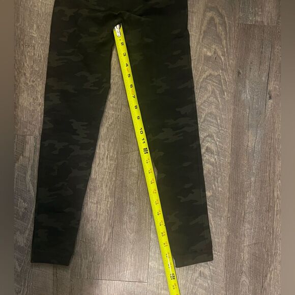 Spanx Look at Me Now Seamless Leggings Green Camo Print High Waisted Size S - Picture 6 of 7